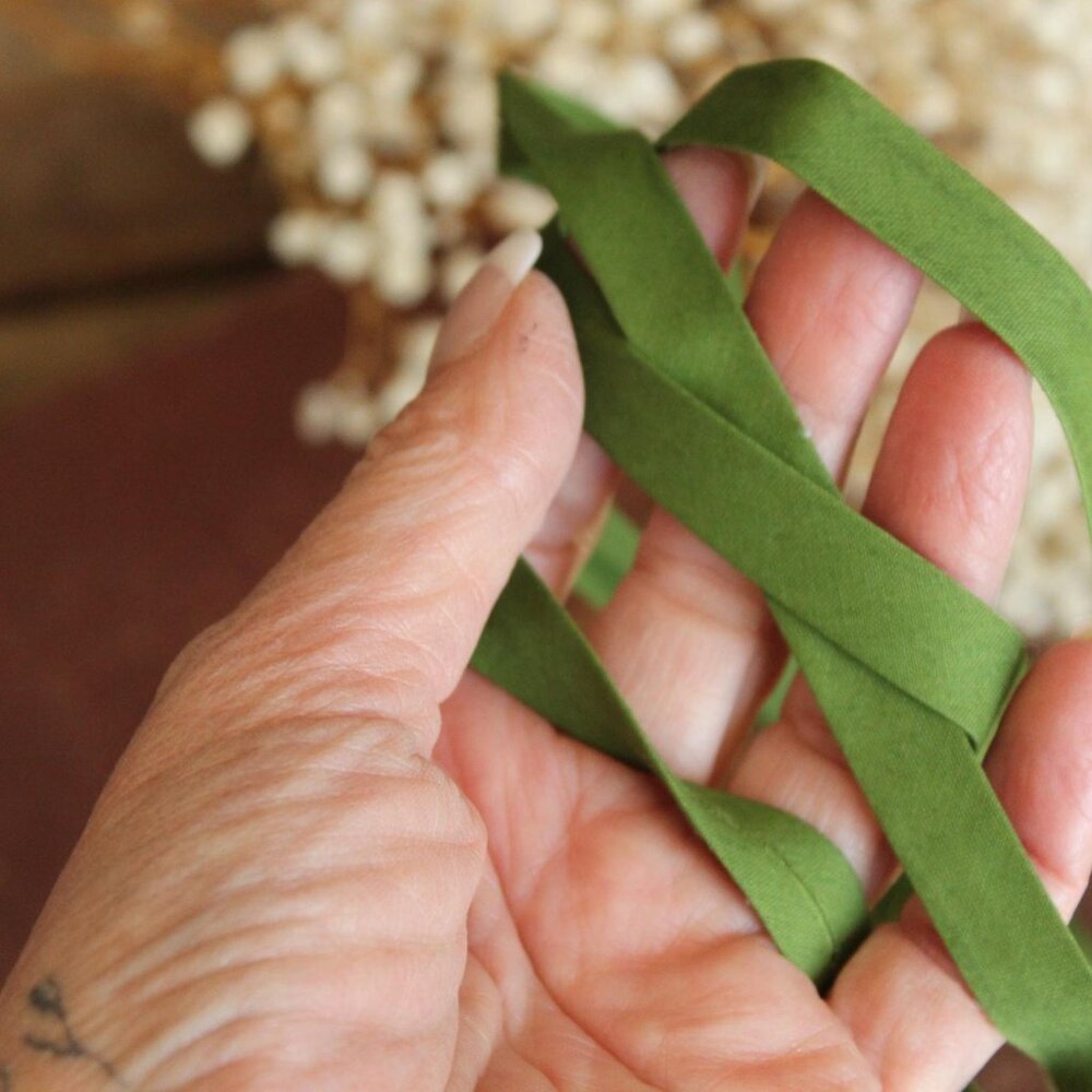 Vintage Green Seam Binding Trim: 1/2" Wide Scroll, 5 Yards - Picture 7 of 10